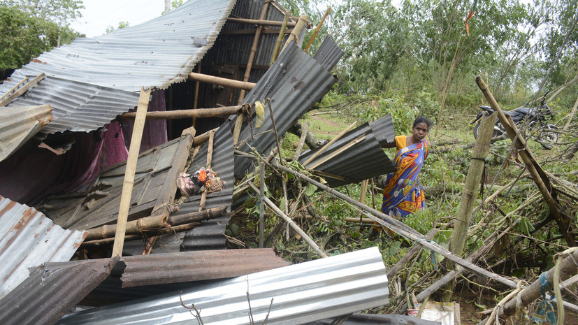 В Индии по меньшей мере 30 человек погибли из-за шторма