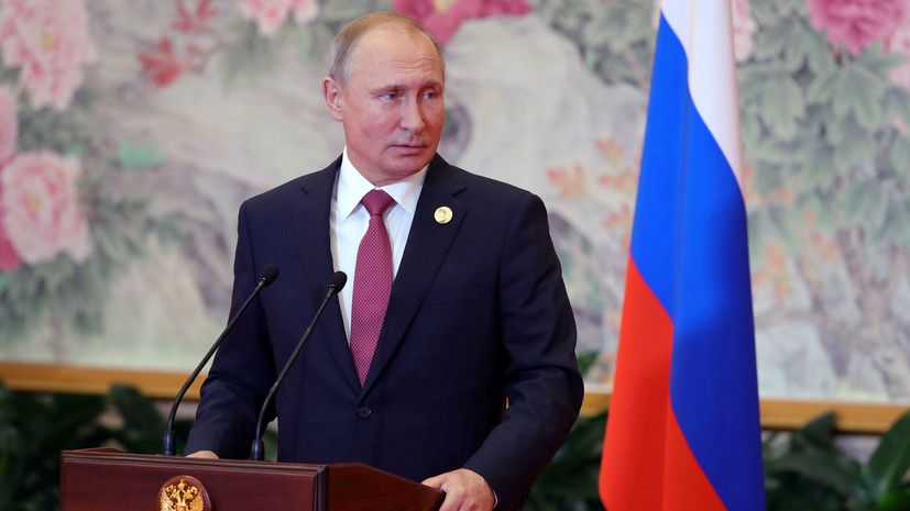 Путин объяснил участие чиновников в прямой линии