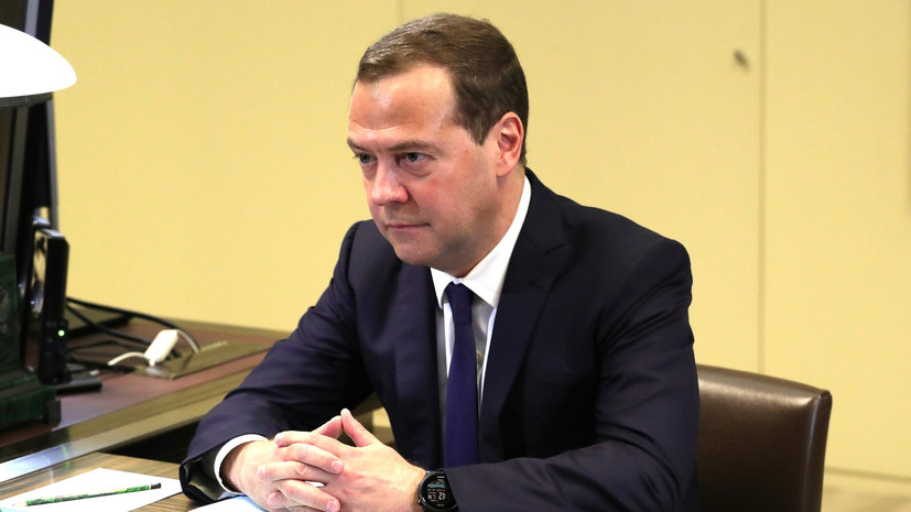 Медведев призвал Госдуму и Совфед поддержать инициативы по повышению пенсионного возраста