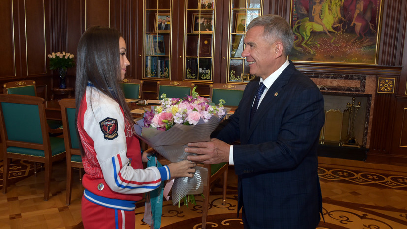 Президент Татарстана провёл встречу с Алиной Загитовой