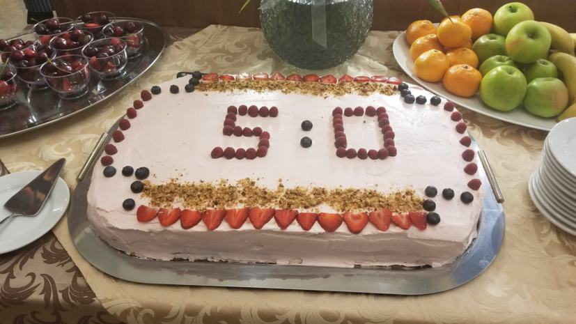 Футболистам сборной России приготовили торт в честь победы над Саудовской Аравией 