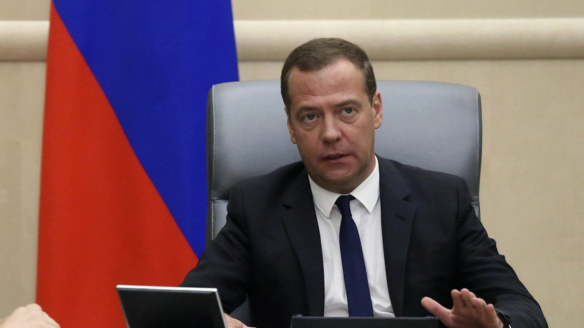 Медведев подписал распоряжение о внесении в Госдуму законопроекта о повышении НДС