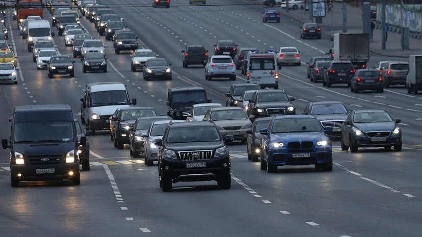 Автомобилистов в Москве призвали пользоваться общественным транспортом 17 июня