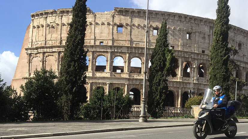 В Риме задержали подростка после попытки вынести обломок колоннады Колизея