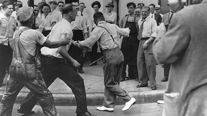 «Полиция стояла и смотрела, как их бьют»: 75 лет назад в США произошло одно из самых массовых расовых столкновений 