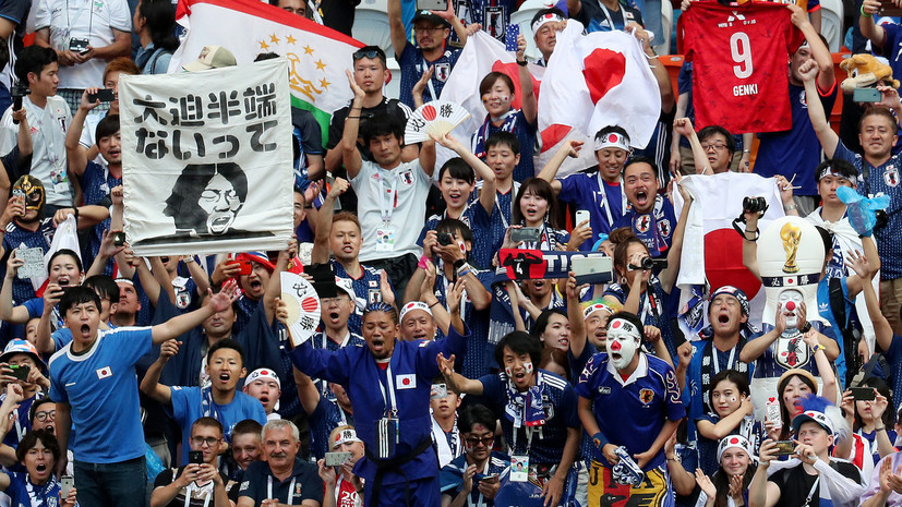Японские и сенегальские болельщики убирали за собой мусор на стадионах после матчей ЧМ-2018