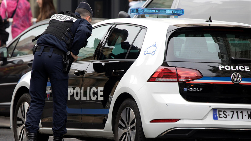 Во Франции задержали пытавшегося напасть на прохожих мужчину