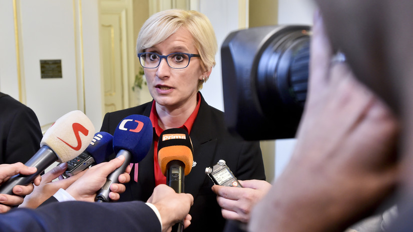 Министр обороны Чехии покинет свой пост