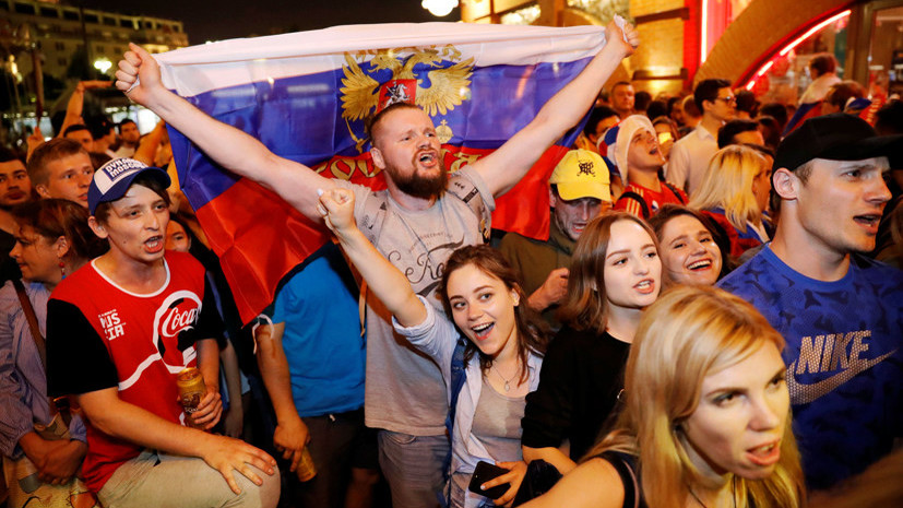 В Санкт-Петербурге болельщики сочиняют и поют песни в честь футболистов сборной России
