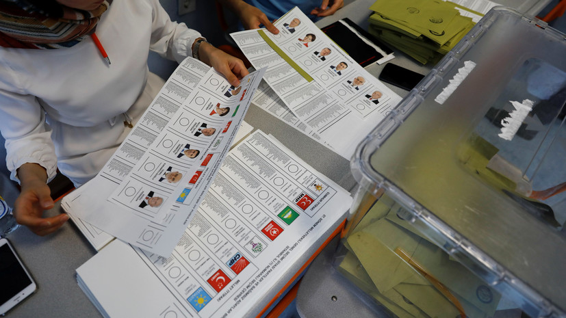В Турции начали расследование против десяти иностранцев из-за вмешательства в выборы