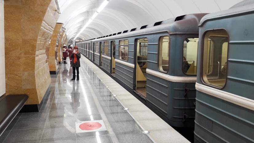 Движение поездов на красной ветке метро Москвы восстановлено