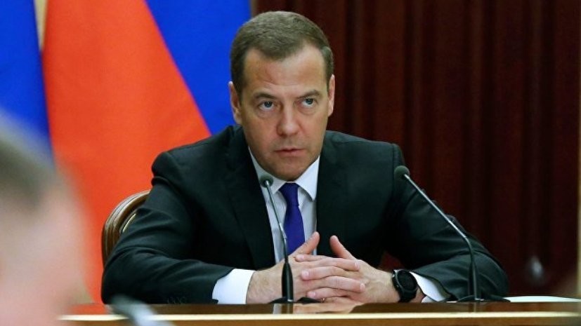 Медведев: кабмин при изменении пенсионного законодательства старается учесть интересы всех сторон