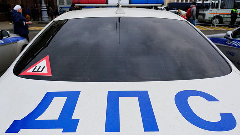 На юге Москвы в ДТП с грузовиком пострадали три человека