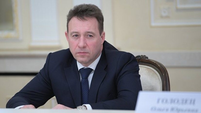 Песков объяснил отставку Холманских с поста полпреда