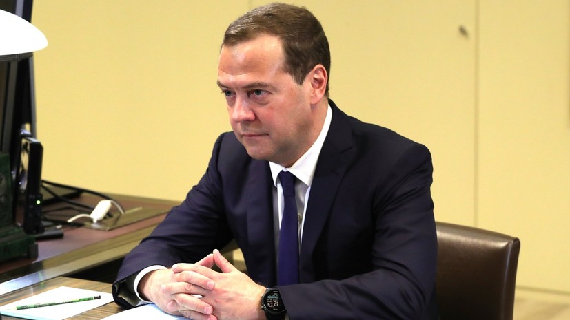 Медведев поручил МЭР подготовить ответ на пошлины США