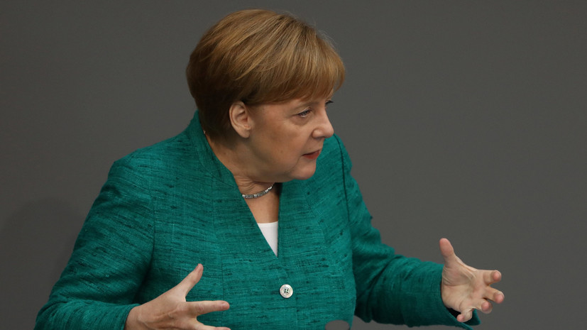 Меркель поддержала двойной подход НАТО в отношениях с Россией
