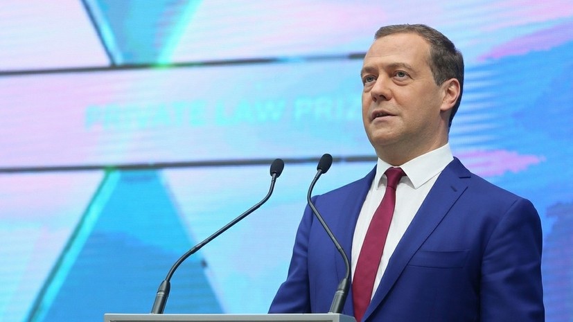 Медведев назвал Россию великой морской державой с легендарными традициями