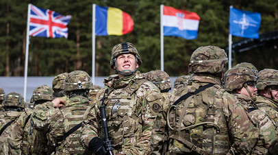 Американские солдаты на церемонии приветствия войск НАТО в Польше