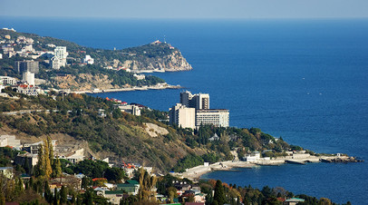 Вид на Южный берег Крыма в окрестностях большой Ялты