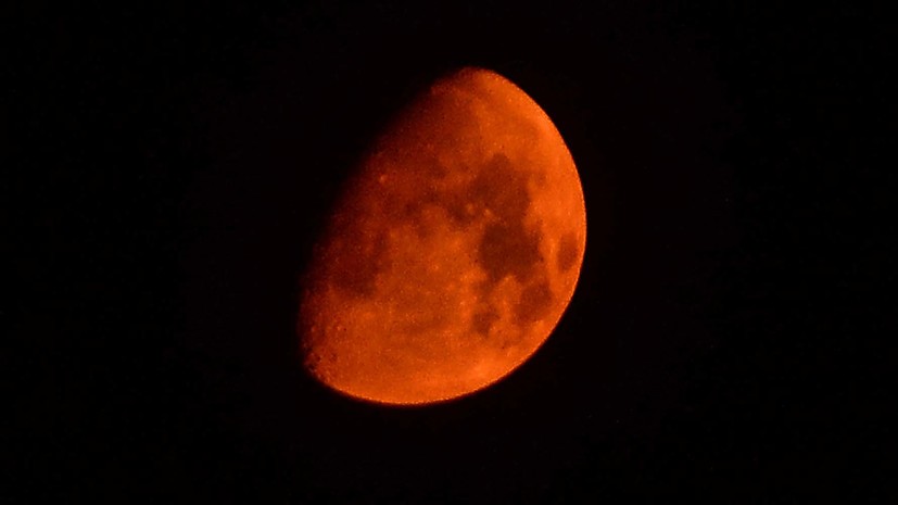Багровая ночь: в конце июля земляне увидят «кровавую» Луну и Великое противостояние Марса