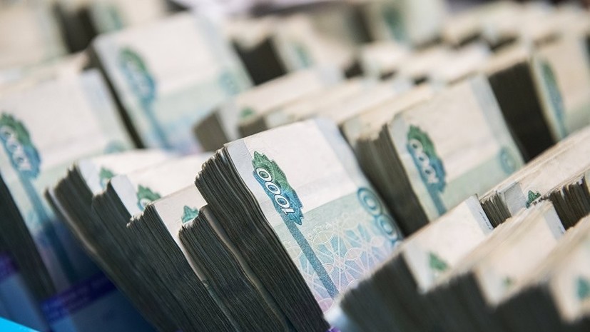 Житель Мурманска заплатил 900 тысяч рублей долгов ради выезда за рубеж