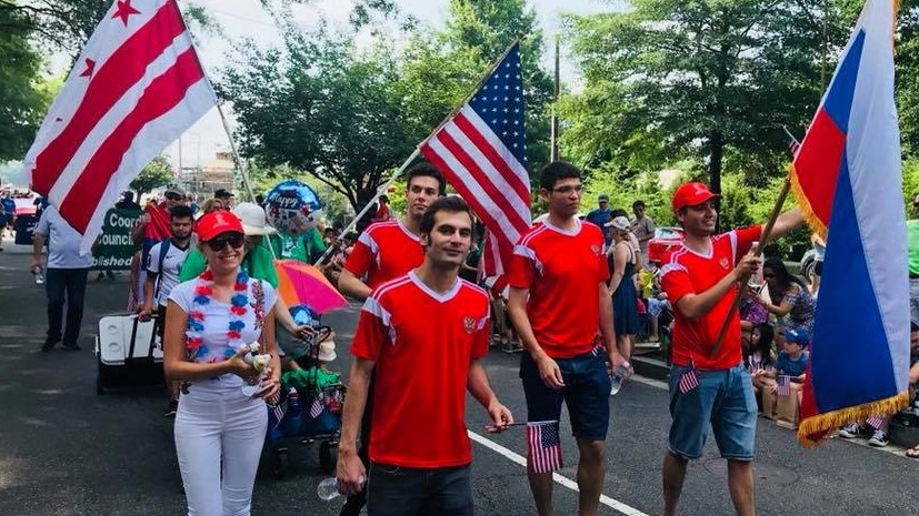 Российские дипломаты приняли участие в параде в Вашингтоне в честь Дня независимости США