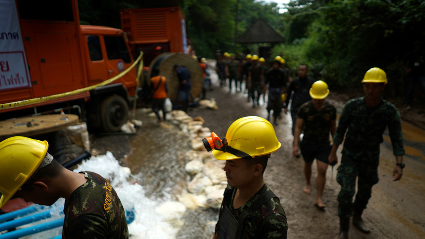 Спасатели заявили, что время для вызволения детей из пещеры в Таиланде ограничено