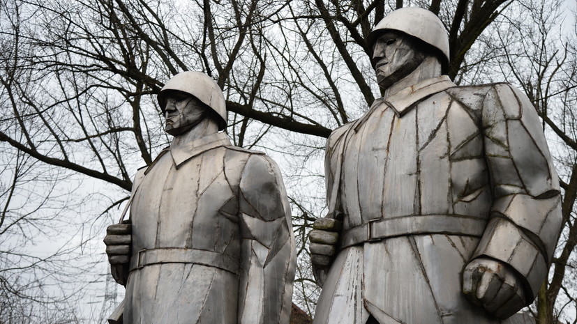 В Совфеде прокомментировали сообщения о планах снести 75 памятников советским воинам в Польше