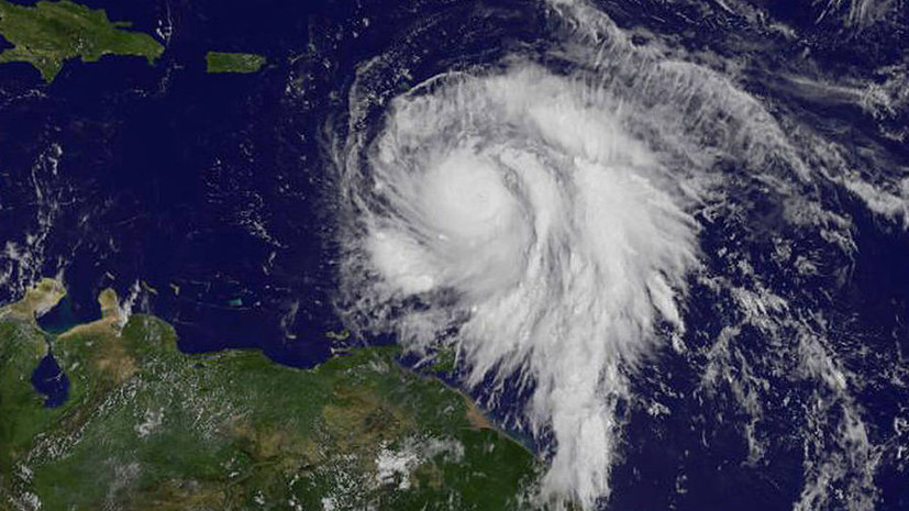 Ураган «Берил» в Атлантике ослаб до тропического шторма