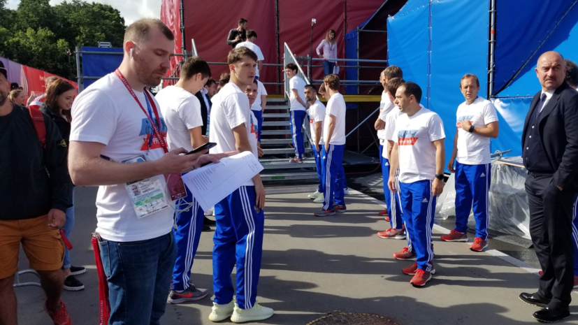 Сборная России по футболу прибыла в фан-зону ЧМ-2018 в Москве