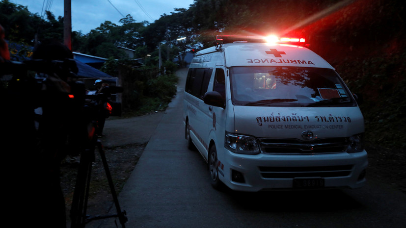 СМИ: В Таиланде спасли уже четверых заблокированных в пещере детей