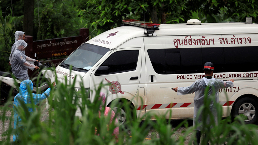 СМИ: Спасатели вытащили ещё двоих подростков из пещеры в Таиланде