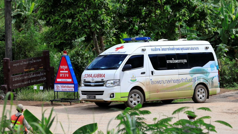 СМИ: Спасатели вывели из пещеры в Таиланде последнего ребёнка и тренера