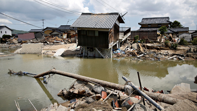 Число жертв последствий ливневых дождей в Японии возросло до 157