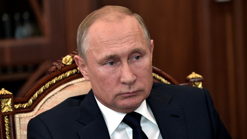 В Кремле рассказали о запланированных контактах Путина и Макрона в России