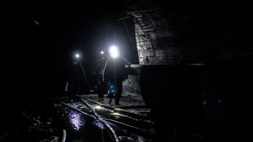 На Украине спасли застрявших под землёй шахтёров