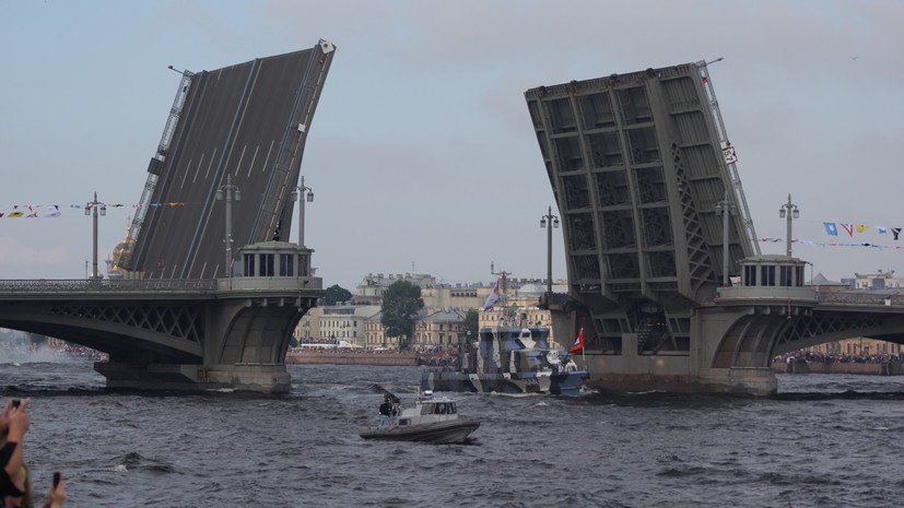 Реки и каналы Петербурга перекроют из-за Дня ВМФ
