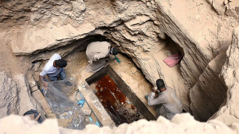 «Египет любит создавать сенсации»: с чем связан ажиотаж вокруг найденного в Александрии чёрного саркофага