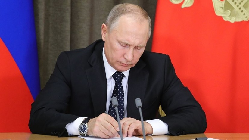 Путин поручил Минкомсвязи проработать вопрос выдачи российских виз в режиме онлайн