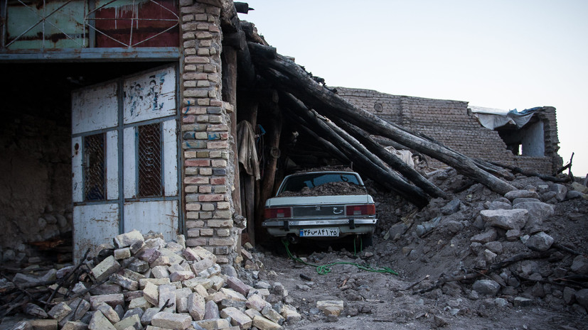 СМИ: На западе Ирана из-за землетрясения пострадали 20 человек