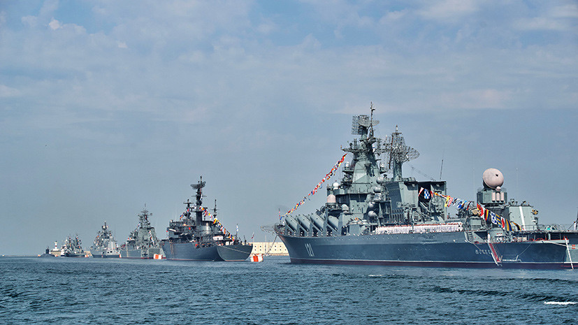 В Севастопольской бухте начались общие тренировки к параду в честь Дня ВМФ
