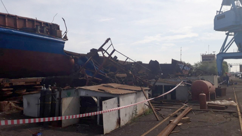 Три человека погибли при взрыве во время утилизации баржи в Волгоградской области