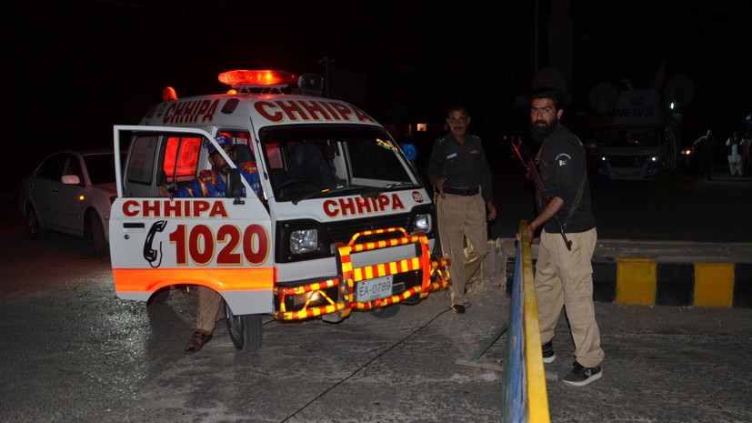 В Пакистане 20 человек пострадали в результате взрыва гранаты в офисе политической партии