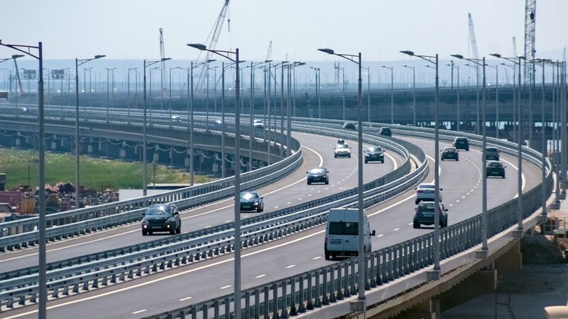 Интенсивность движения по Крымскому мосту с начала июля выросла почти на 45%