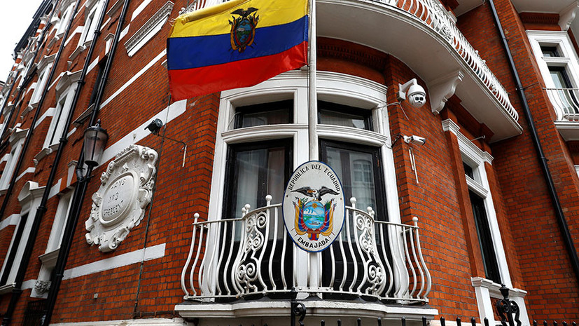 «Выход нужно обсуждать»: президент Эквадора заявил, что Ассанж должен будет покинуть посольство в Лондоне