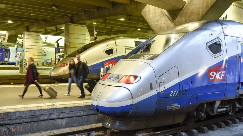 В Париже движение поездов на вокзале Монпарнас приостановлено из-за пожара на подстанции