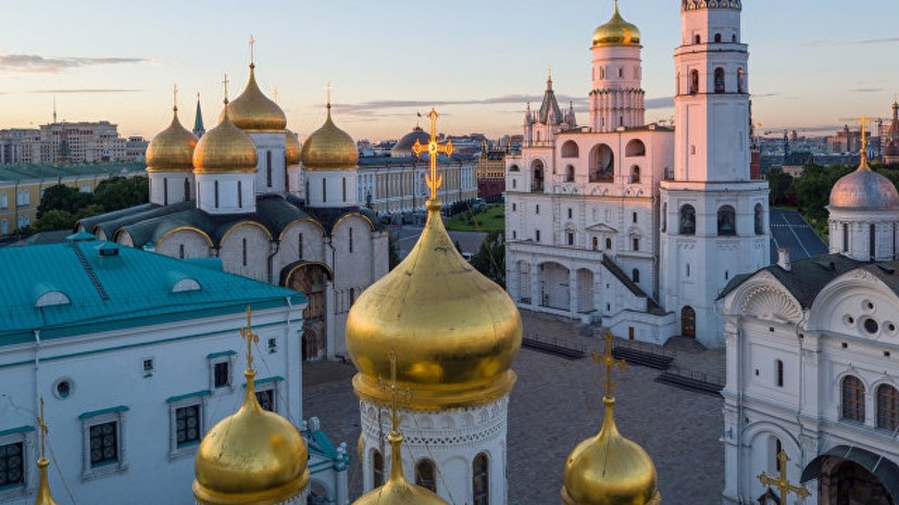 В Московском Кремле началась литургия в честь 1030-летия Крещения Руси