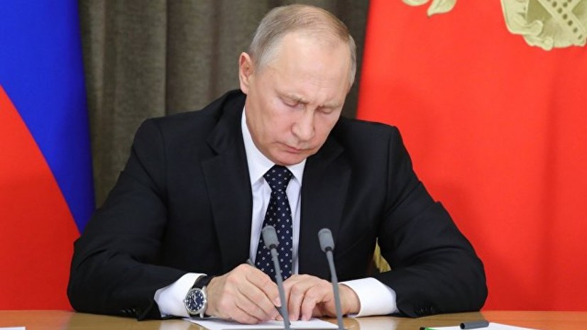 Путин подписал указ о проведении Главного военно-морского парада