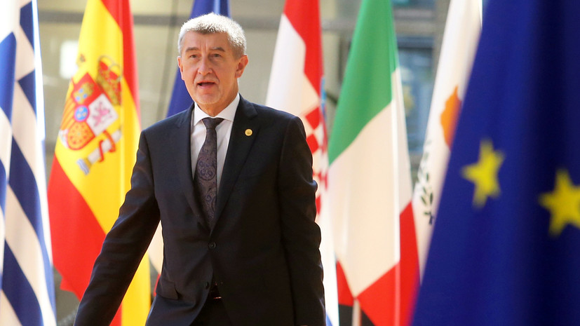 Премьер-министр Чехии заявил о необходимости бороться с нелегальной миграцией любой ценой