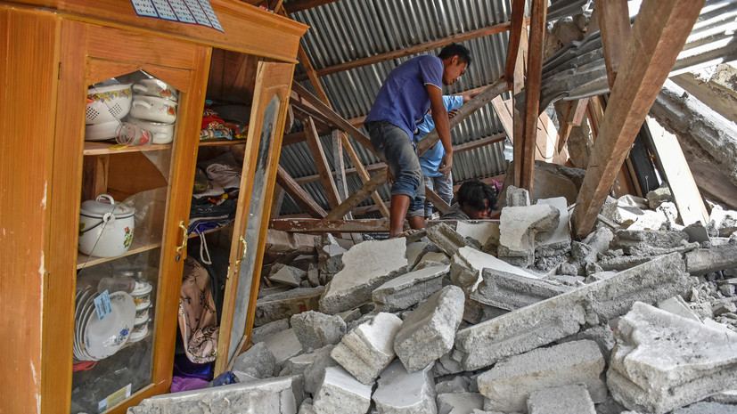 Дипломаты выясняют, пострадали ли россияне при землетрясении в Индонезии